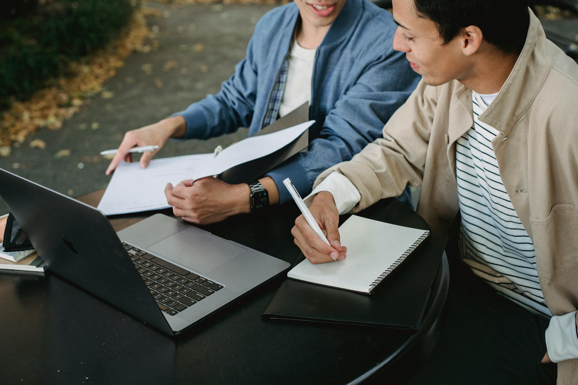 Read more about the article Online Course Platforms Explained in 2025 That Are Recommended by Experts